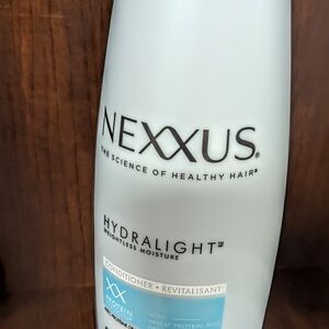 Nexxus Hydralight Weightless Moisture Conditioner - White